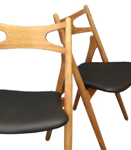 oak-and-black-leather-model-ch-29-sawbuck-chair-by-hans-j-wegner-for-carl-hansen-son-1960s-2.jpg